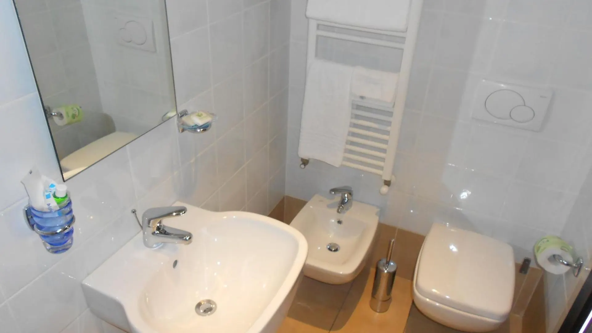 מרינה די קררה Hotel Tenda Rossa