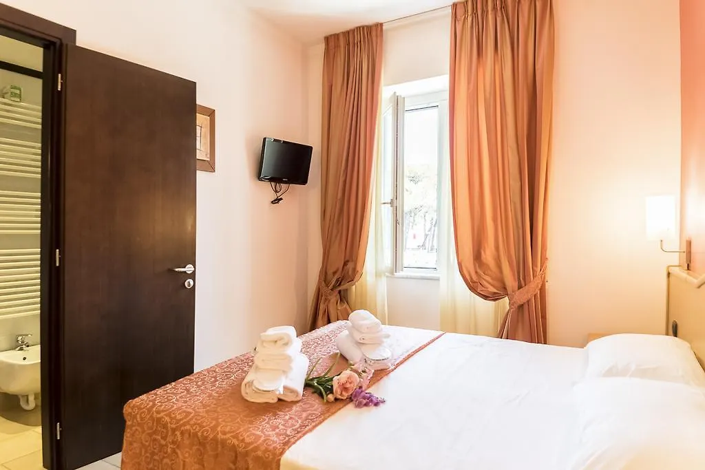 Hotel Tenda Rossa Marina Di Carrara